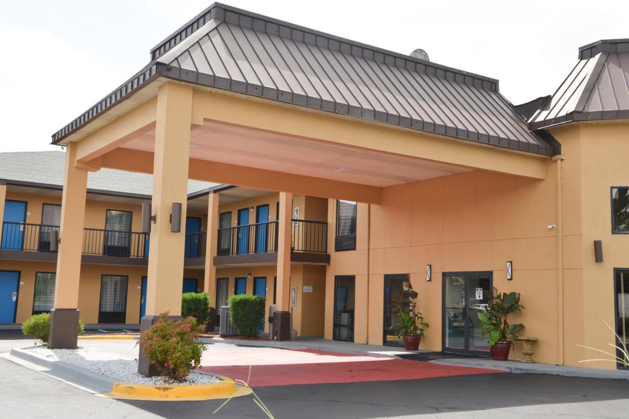 Baymont By Wyndham Santee Motel Buitenkant foto