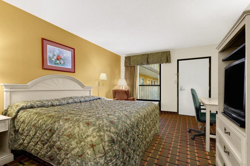 Baymont By Wyndham Santee Motel Buitenkant foto
